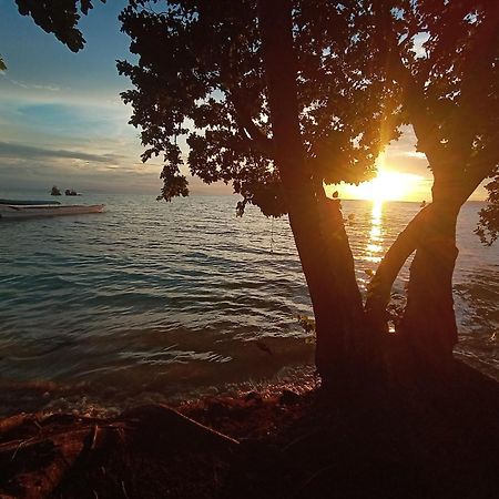 Tanjung Kalemo Resort Batudaka Luaran gambar