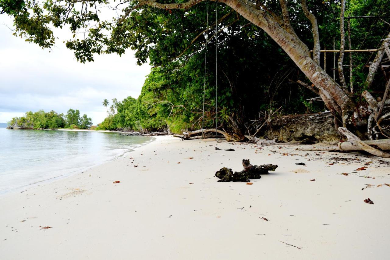 Tanjung Kalemo Resort Batudaka Luaran gambar