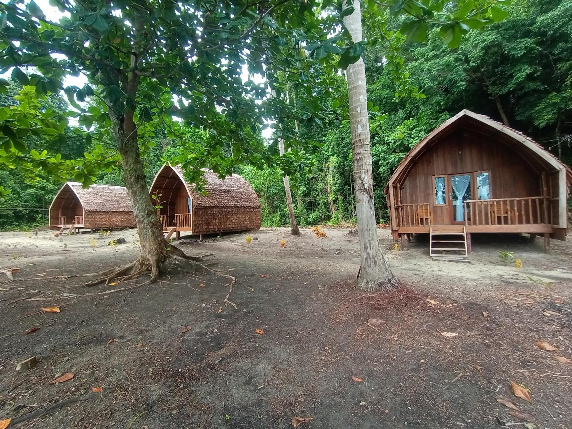 Tanjung Kalemo Resort Batudaka Luaran gambar