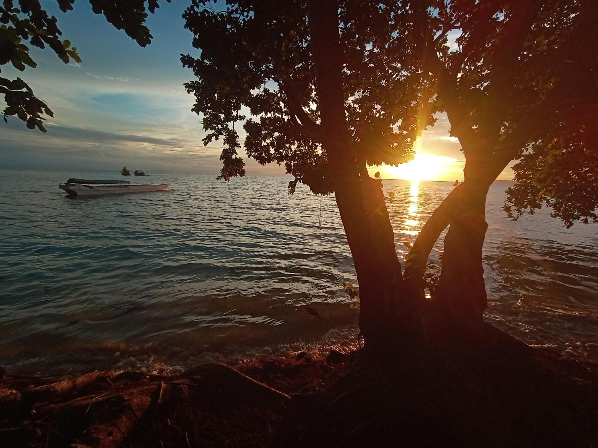 Tanjung Kalemo Resort Batudaka Luaran gambar