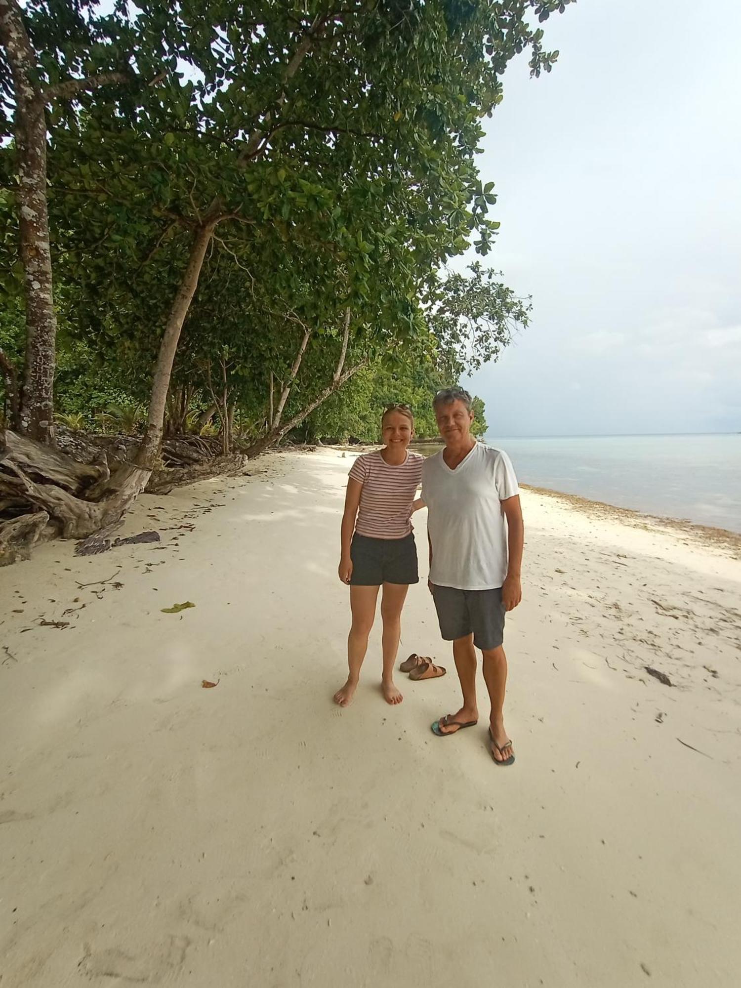 Tanjung Kalemo Resort Batudaka Luaran gambar