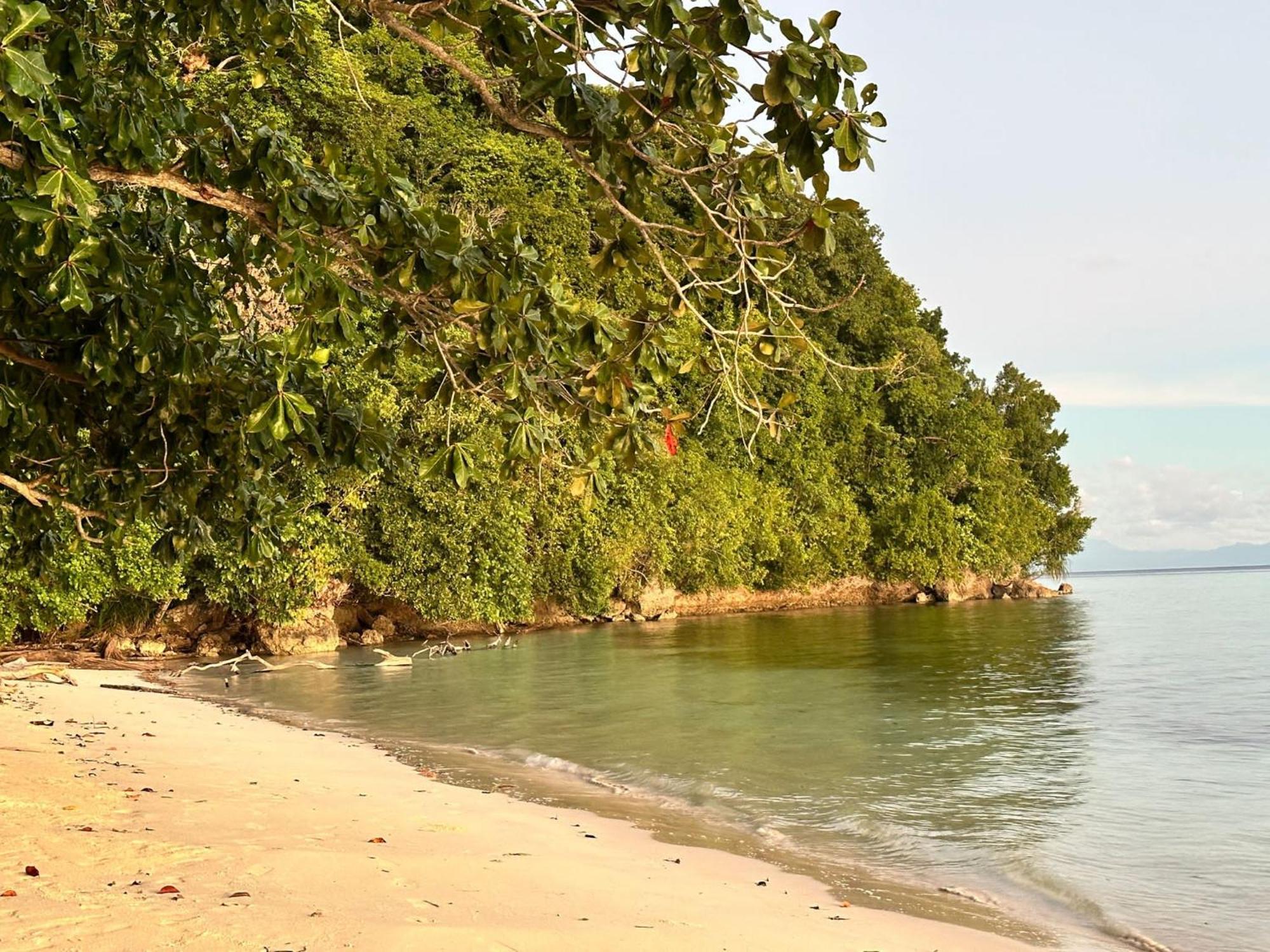 Tanjung Kalemo Resort Batudaka Luaran gambar