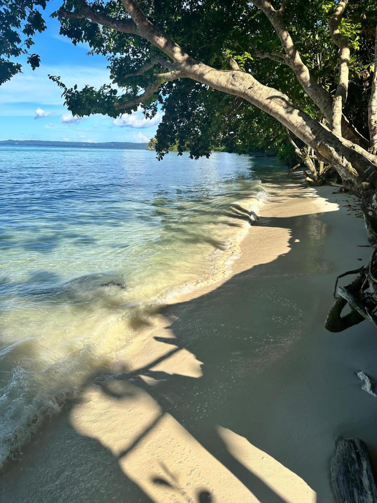 Tanjung Kalemo Resort Batudaka Luaran gambar