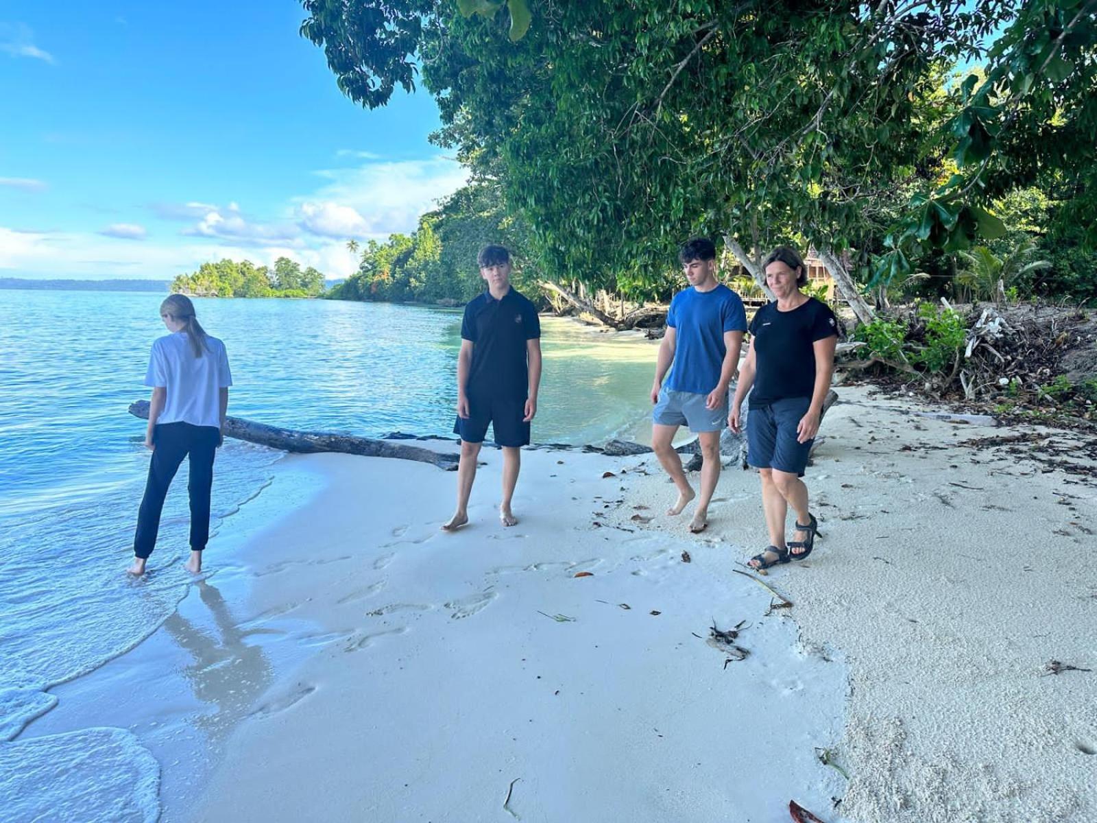 Tanjung Kalemo Resort Batudaka Luaran gambar